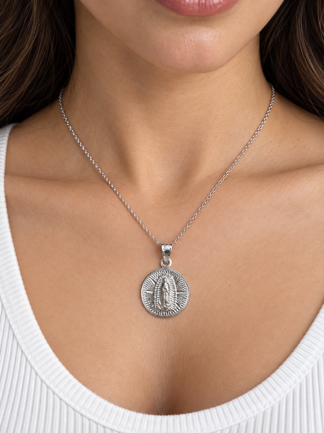 Dije Medalla Virgen de Guadalupe con Fondo de Rayos — fotografía 2 de 2 de ALVORA