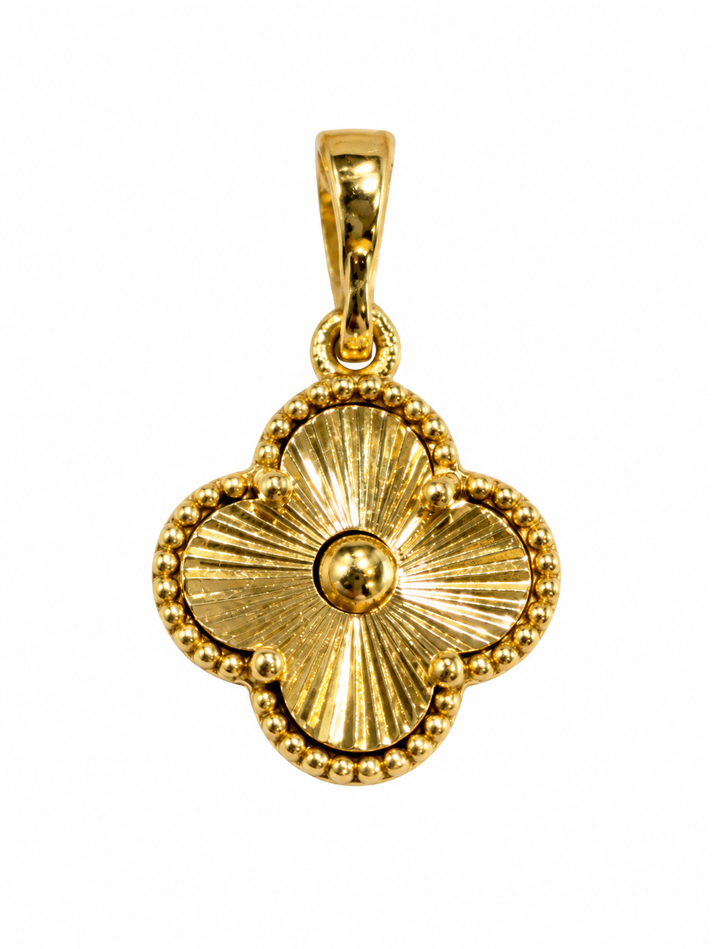 Dije Flor de Cuatro Pétalos sobre fondo blanco