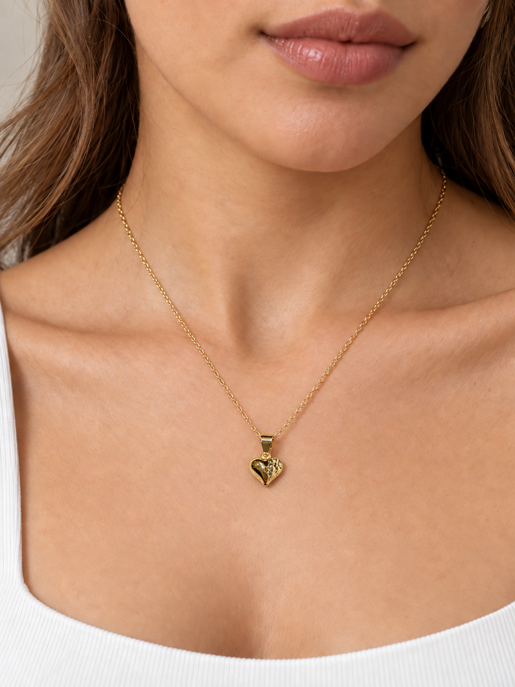 Dije Corazón Inflado con detalle diamantado en modelo